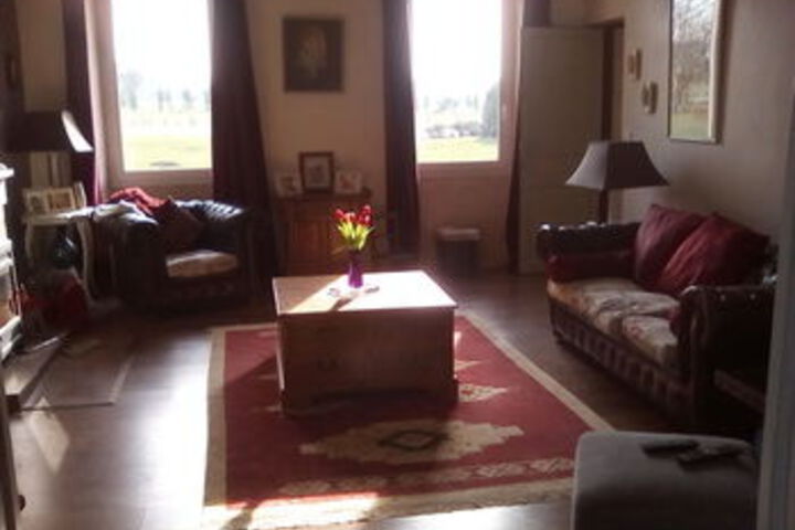 Lounge 8 of 38