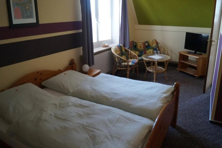 Room 6 of 19