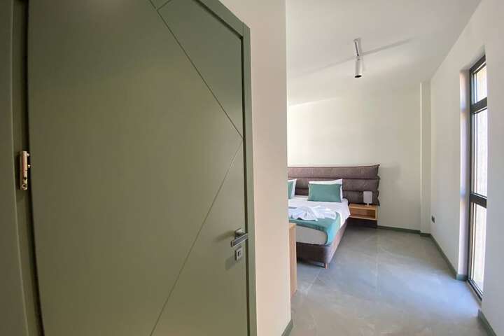 Room 7 of 62