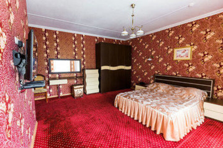 Room 7 of 18