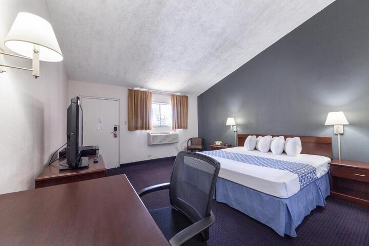 Standard | King Bed (1 of 5)