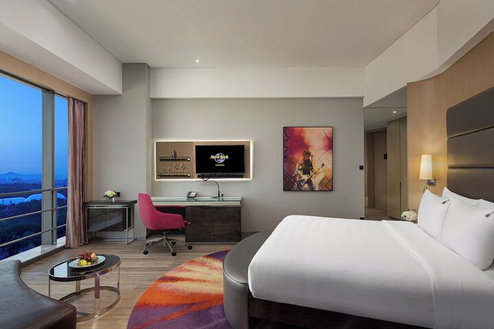 Room 22 of 90