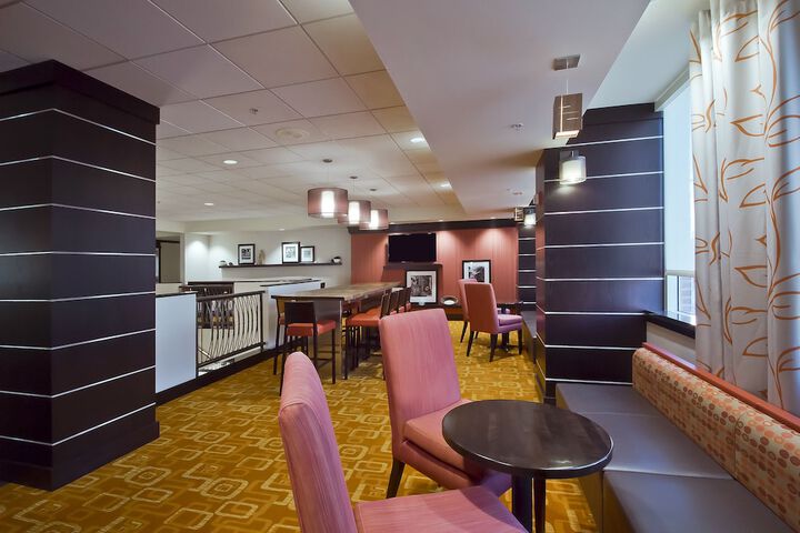 Lobby lounge