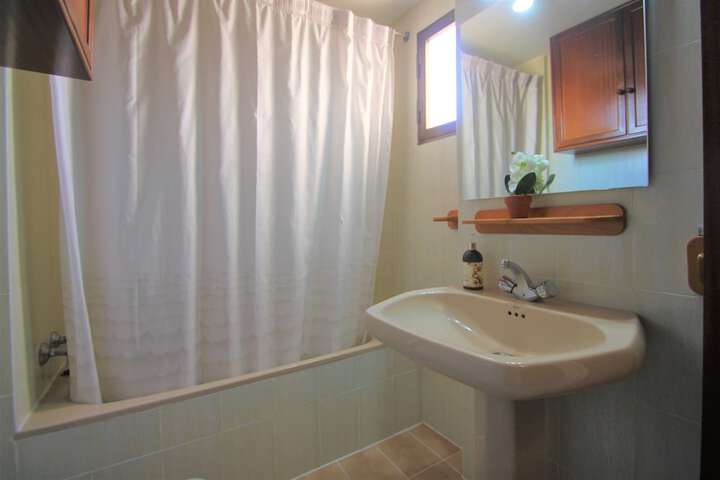 Room 17 of 28