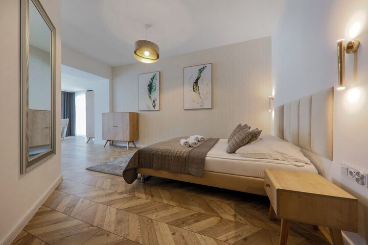 Room 3 of 67