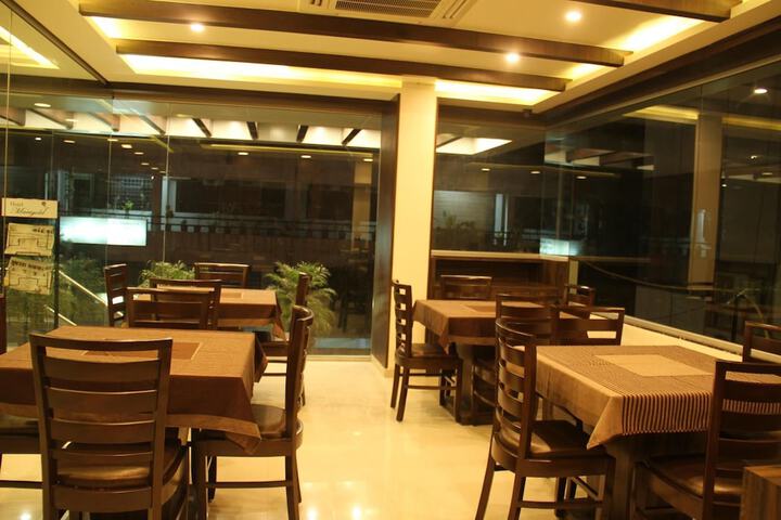 Dining 21 of 24