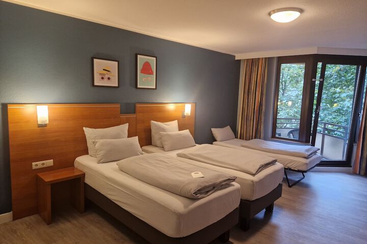 Room 25 of 171