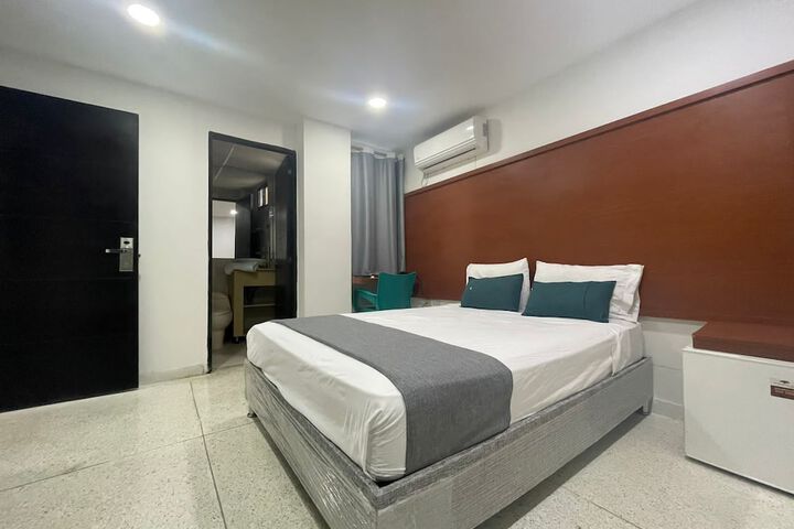 Room 4 of 97