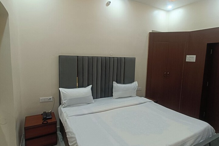 Room 14 of 19