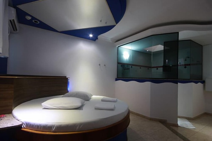 Room 3 of 39