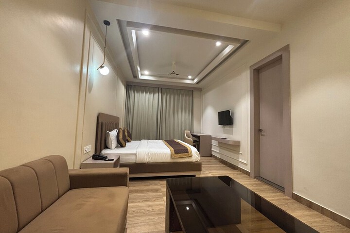 Room 19 of 30