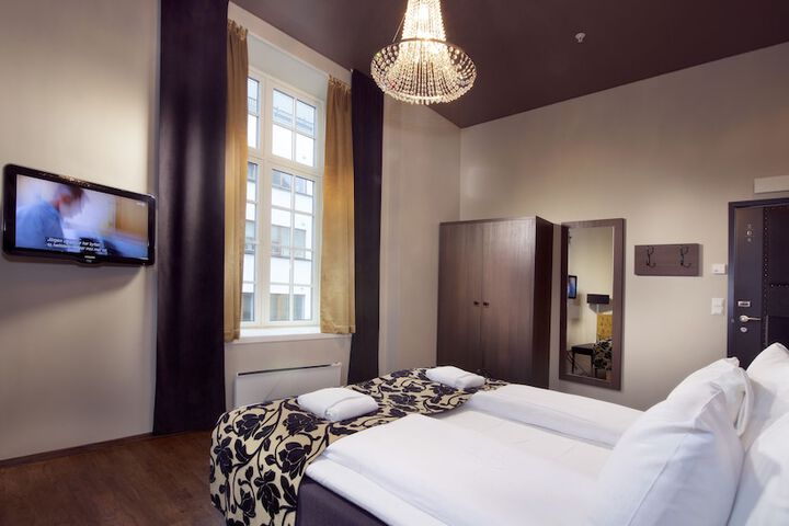 Room 4 of 27