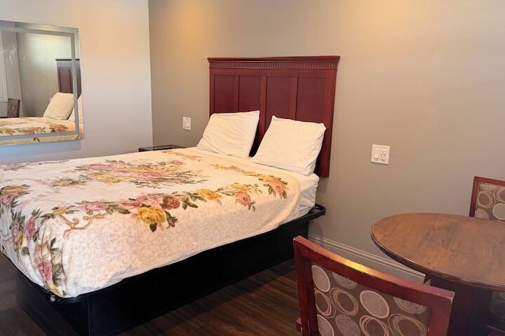 Room 2 of 17