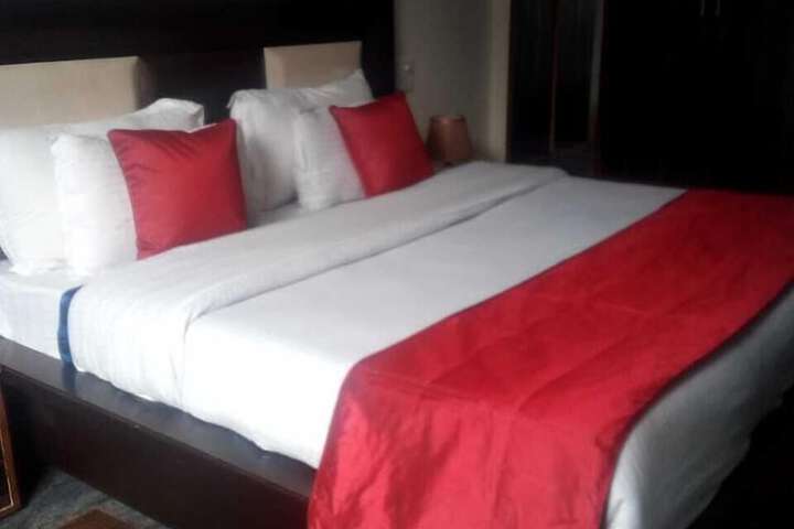 Room 21 of 27