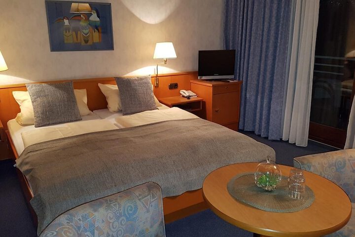 Room 6 of 28