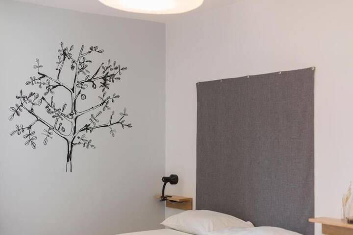 Room 30 of 49