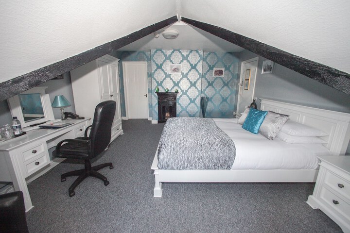 Room 6 of 35