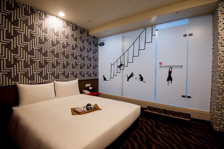 Room 13 of 36