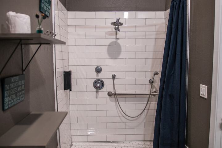 Room 13 of 77