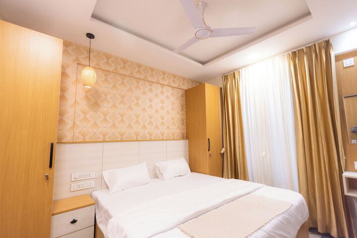 Room 5 of 32