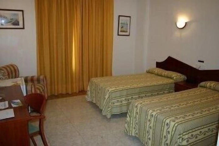 Room 3 of 25