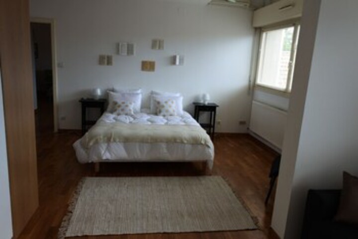 Room 25 of 39