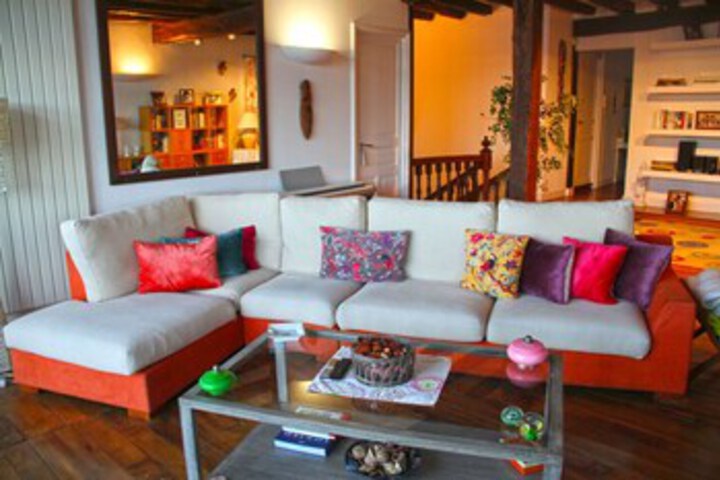 Lounge 84 of 274