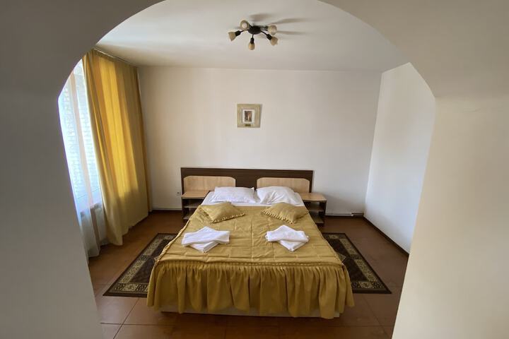 Room 9 of 27