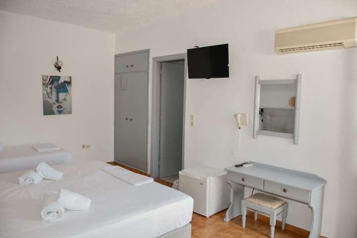 Room 8 of 106