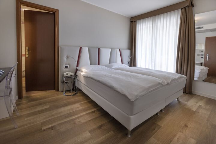 Room 10 of 134