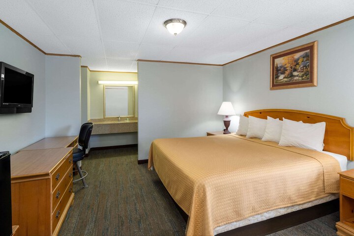 Standard King Bed Accessible (11 of 37)