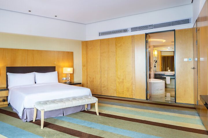Room 16 of 120