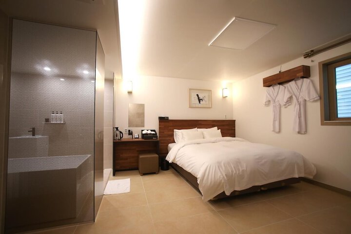 Room 20 of 31