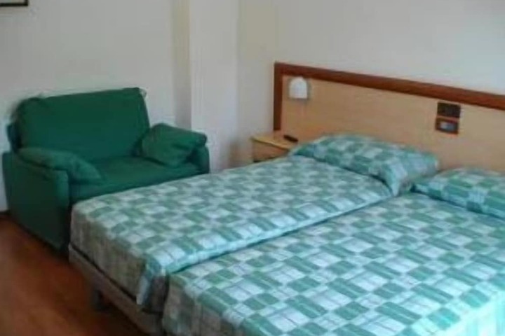 Room 7 of 63