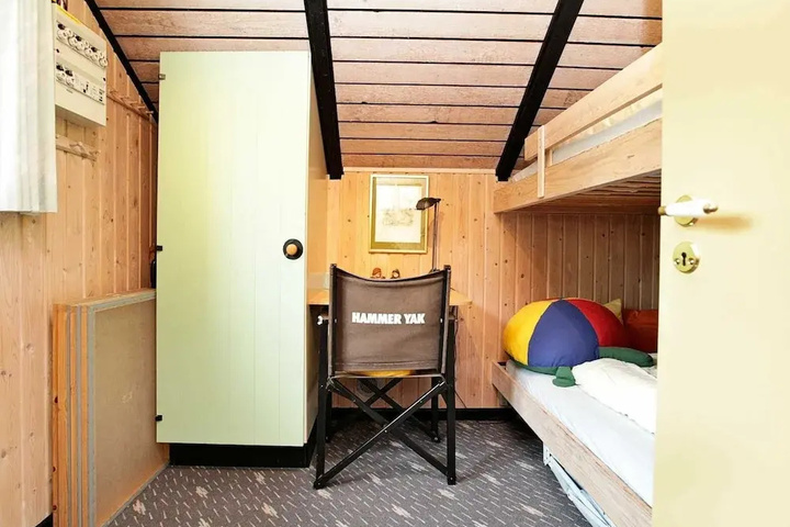 Room 3 of 9