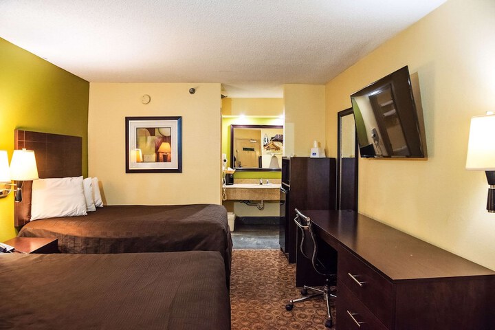 2 Double Beds (11 of 17)