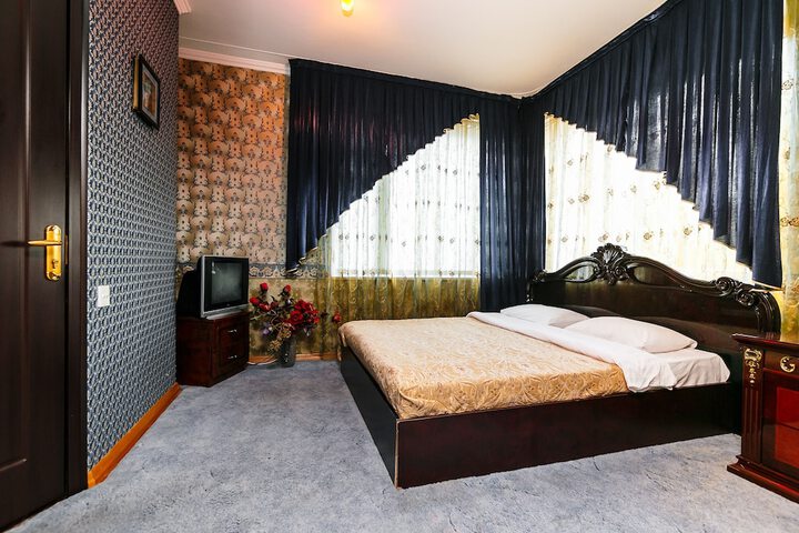 Room 11 of 34