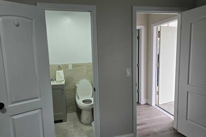 Room 6 of 11