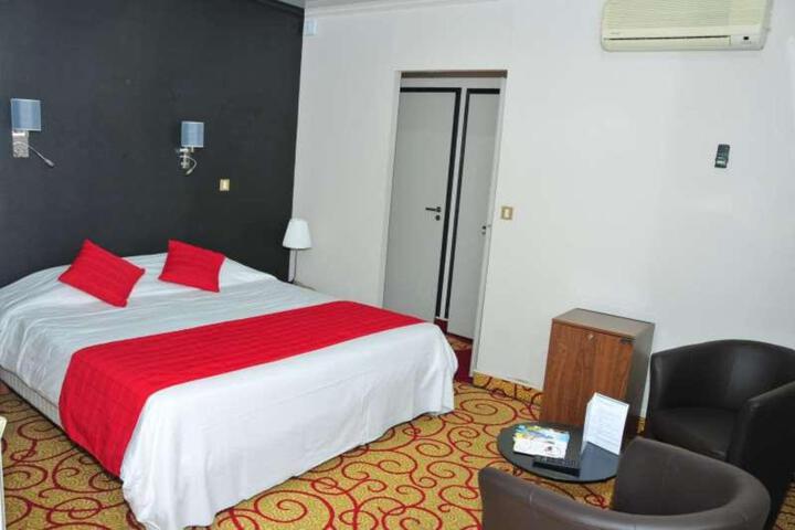 Room 2 of 36