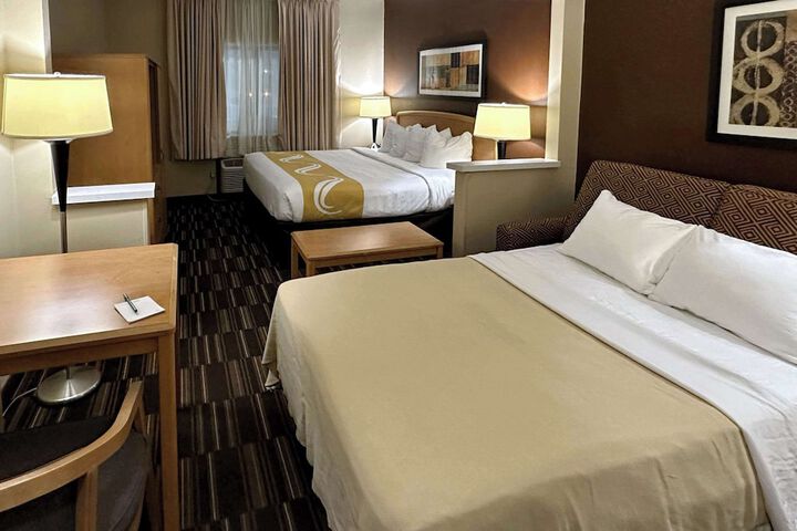 1 King Bed Suite (20 of 21)