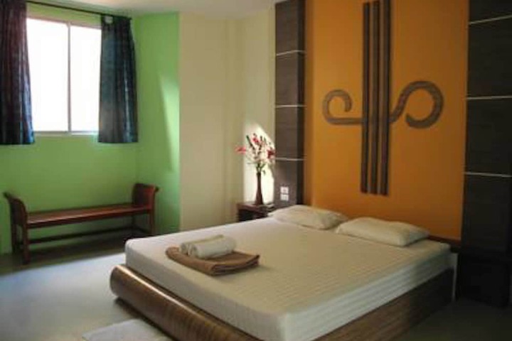 Room 5 of 32