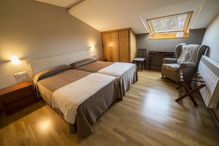 Room 4 of 33