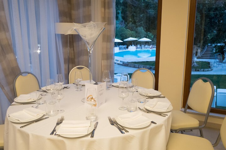 Dining 80 of 104