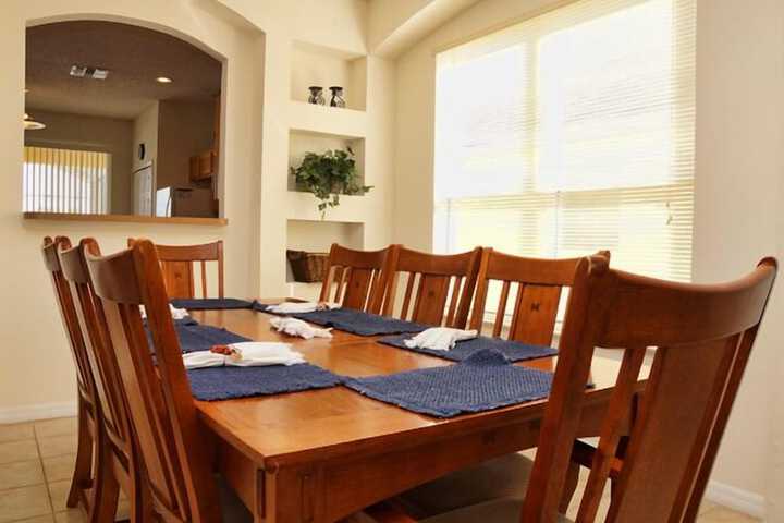 Dining 10 of 16