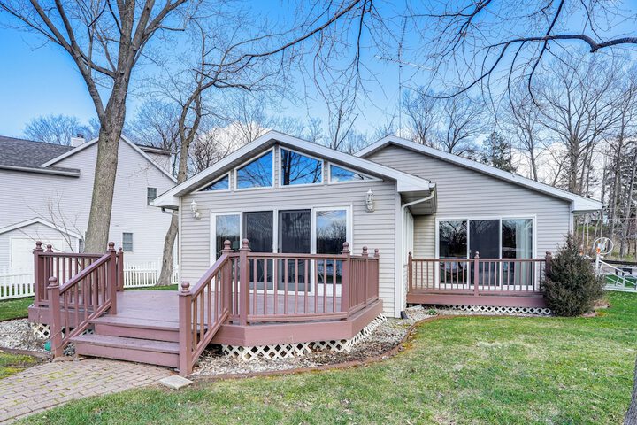 House on Paw Paw Lake w / Private Dock!