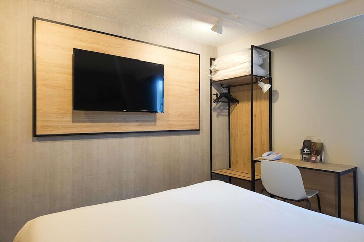 Room 12 of 49