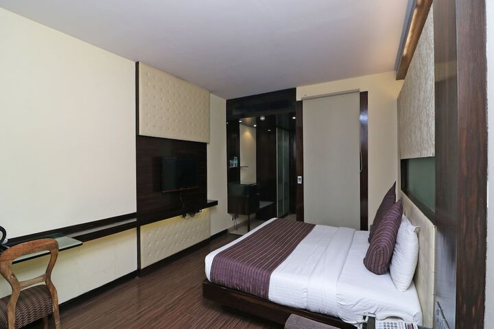 Room 9 of 10