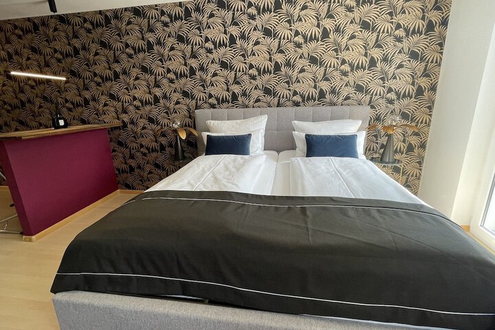 Room 5 of 19