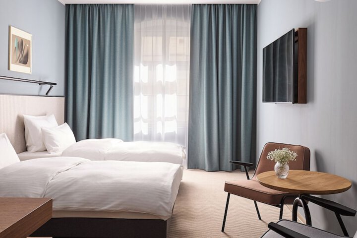 Room 6 of 49