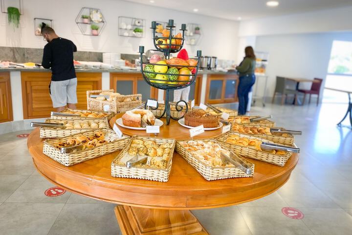 Breakfast/Coffee Service 35 of 40